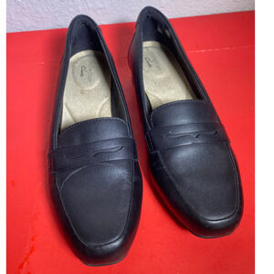 Collection by Clarks black leather loafer size 8